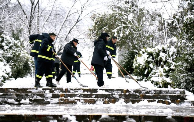 他們在行動一一除雪