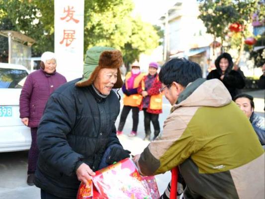 九州攝影俱樂(lè)部九州攝影公益群攜手花王水漆淮南辦事處到洛河鎮(zhèn)部分村五保戶獻(xiàn)愛(ài)心送溫暖活動(dòng)花絮