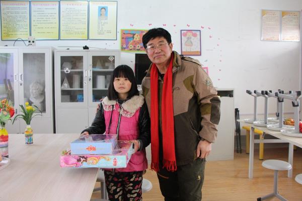 淮南公益服務(wù)網(wǎng)給部分留守兒童圓夢(mèng)活動(dòng)在孔店鄉(xiāng)東河小學(xué)紀(jì)實(shí)