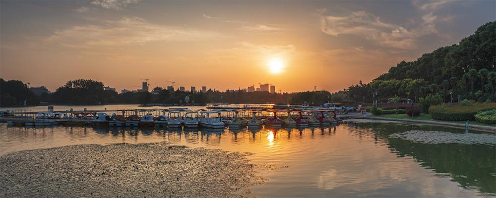龍湖夕照