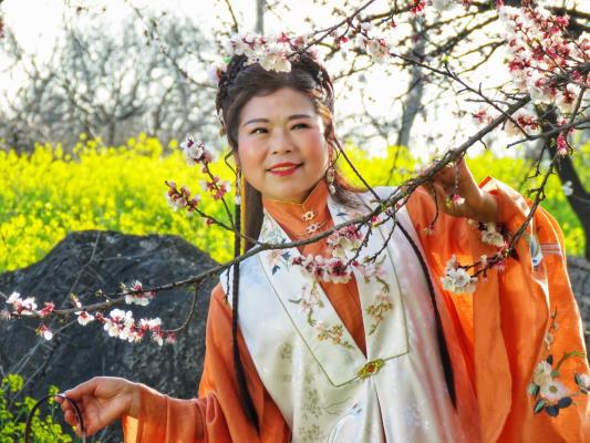 《春暖花開麗人行》