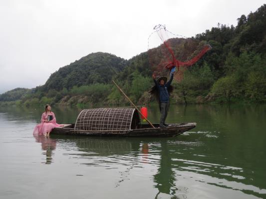《月亮灣的靚影》出鏡：慧 敏