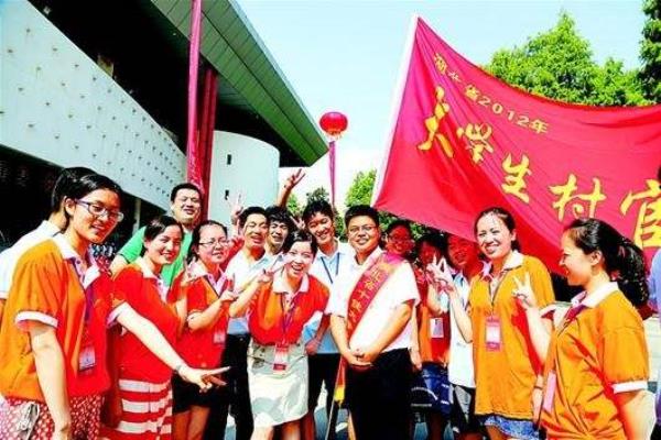 王運超//大學生村官（長篇小說連載）