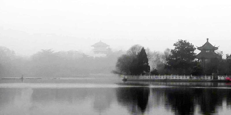 霧鎖龍湖