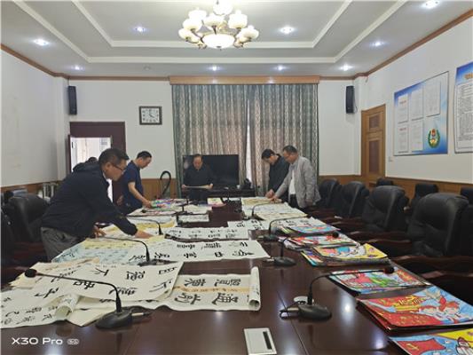 開展“黨是陽光我是苗”書畫比賽