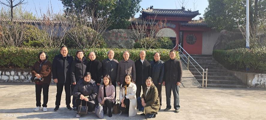 田家庵區關工委陪同大通區關工委參觀廖家灣革命紀念館