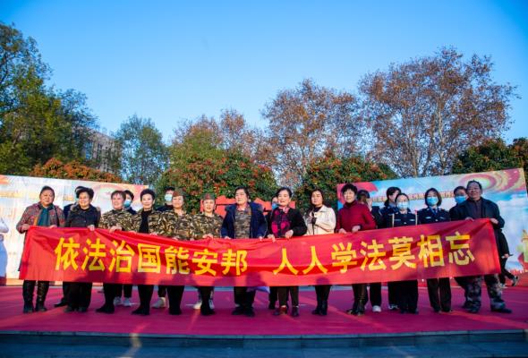 田家庵區(qū)關工委組織“五老”志愿者 參加田家庵區(qū)“憲法宣傳周”普法宣傳活動