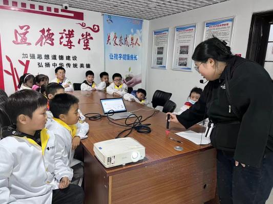 光與影子的故事 ——公園街道民生社區(qū)關(guān)工委青少年科普活動