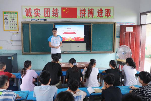 安徽淮南：學黨史，跟黨走，童心稚筆繪情深