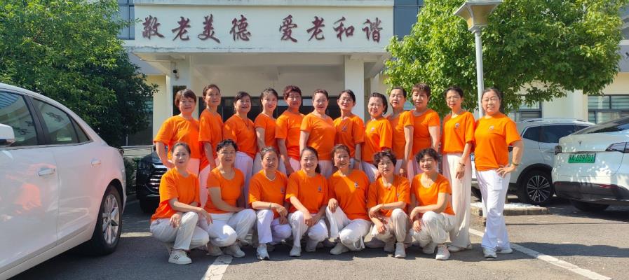 粽香端午節(jié)情暖敬老院