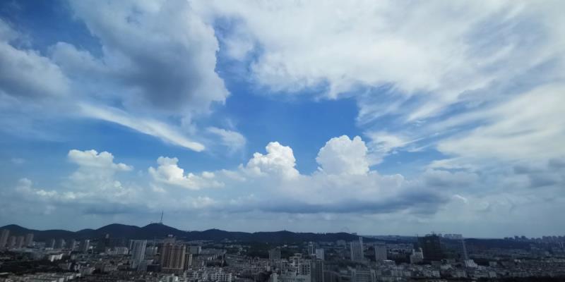 淮南天空白云飄