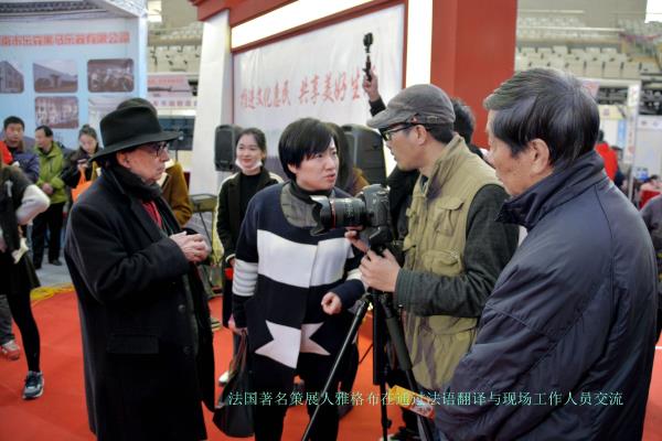 法國著名策展人雅格布的行為藝術