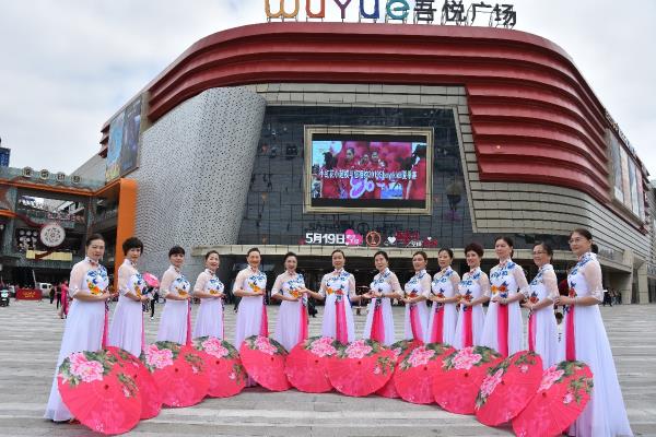 淮南市首屆旗袍文化藝術節驚艷吾悅廣場