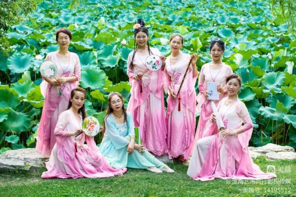 驚艷！七仙女飄落淮南龍湖荷花池畔