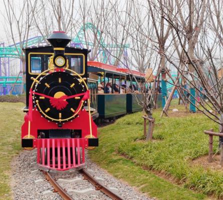淮南山南兒童公園 游人如織