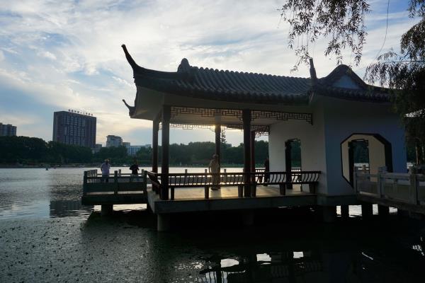 龍湖早晨