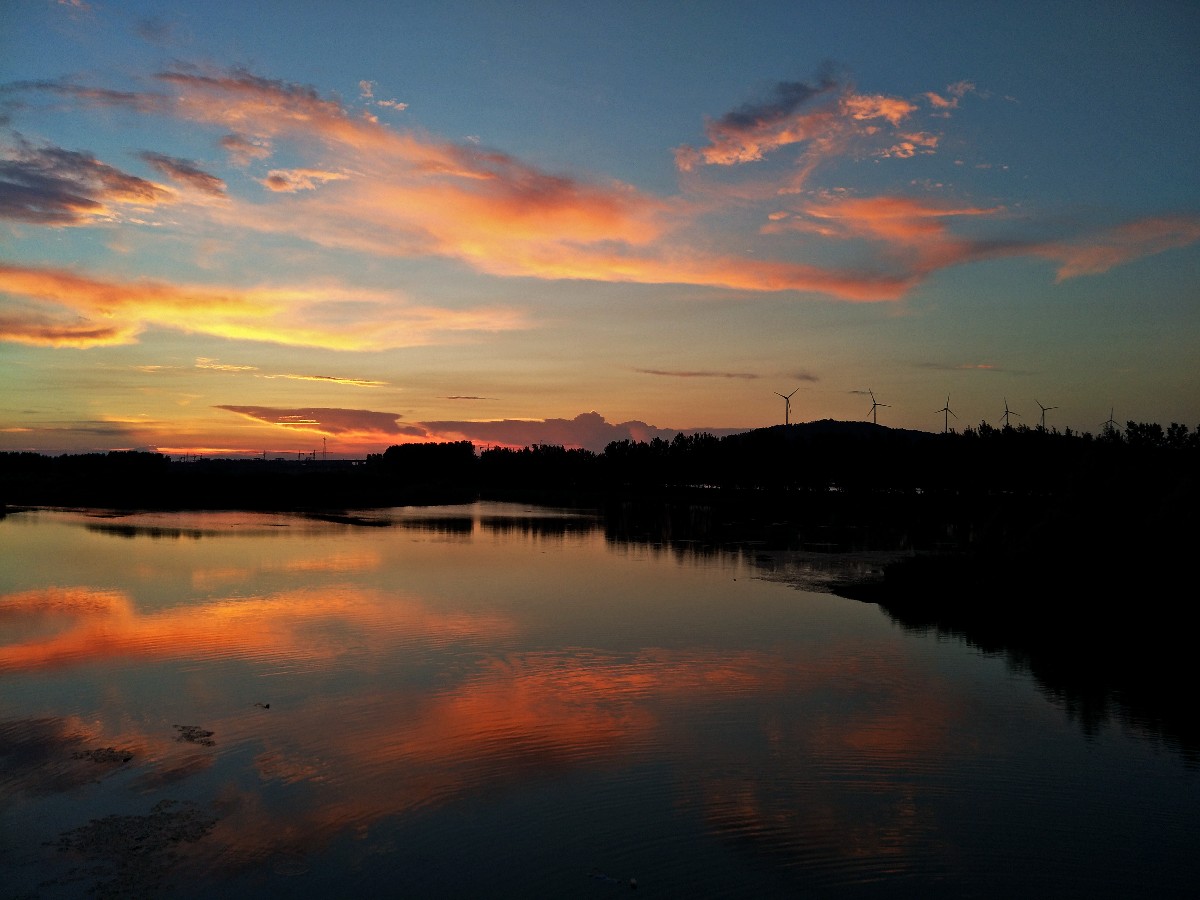 馬敏《夕照護城河》18505540990、淮南市壽縣、傍晚夕陽照耀在古壽州靖淮門外護城河上，風光無限好。.jpg