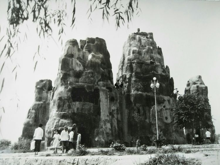 36龍湖公園里的迎賓山.jpg