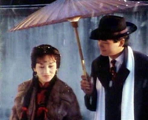 46上海灘-周潤發(fā)飾演的許文強(qiáng)和趙雅芝飾演的馮程程劇照.jpg 46上海灘-周潤發(fā)飾演的許文強(qiáng)和趙雅芝飾演的馮程程劇照.jpg