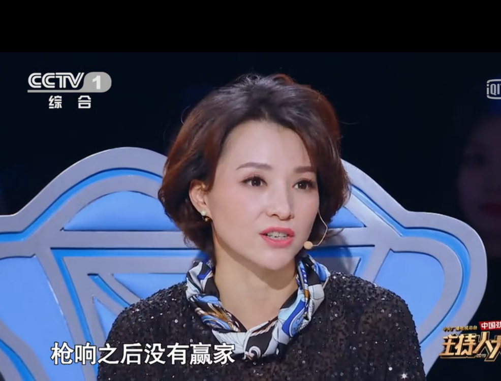 董卿.png 董卿.png