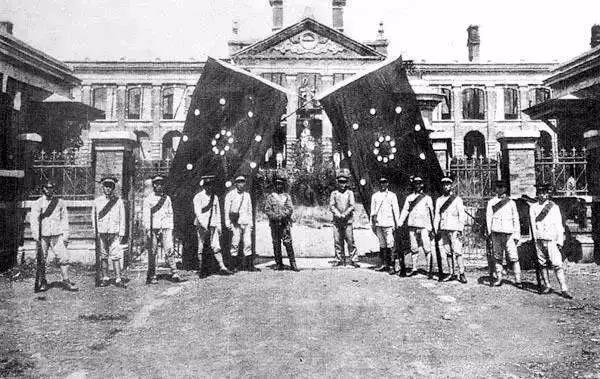 1911年10月10日，武昌起義爆發湖北軍政府成立.jpg