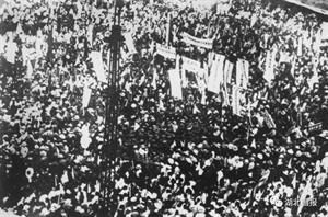 1927年1月3日，英軍制造 “一?三”慘案。武漢各界連日集會反對英國侵略者暴行.jpg