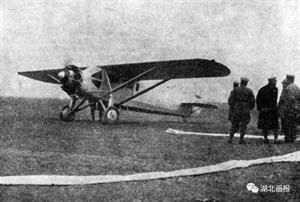 1929年1月，漢口王家墩機場停航的“漢口號”單翼飛機.jpg