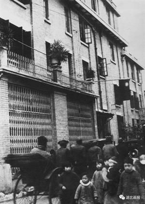 1937年12月至1938年10月，周恩來、董必武、秦邦憲、葉劍英、鄧穎超、王明等在這里領導中共中央長江局和八路軍武漢辦事處，廣泛開展抗日統一戰線工作.jpg