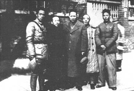1938年1月，新四軍葉挺、項英、張云逸、曾山、傅秋濤在漢口新四軍軍部合影.jpg