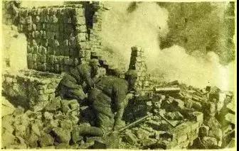 1938年，萬家嶺戰役中我軍重機槍陣地向敵發射.jpg