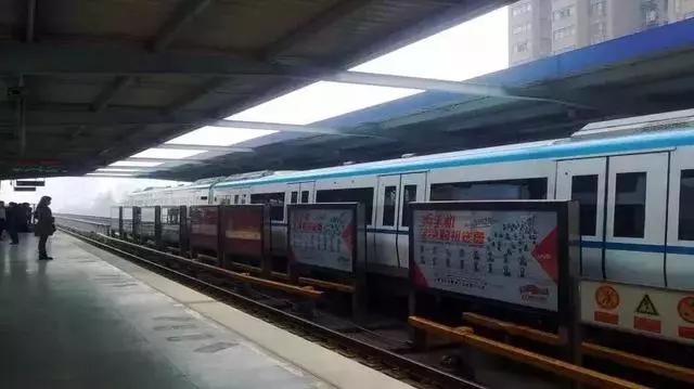 2004年7月武漢軌道交通1號線開通運營.jpg