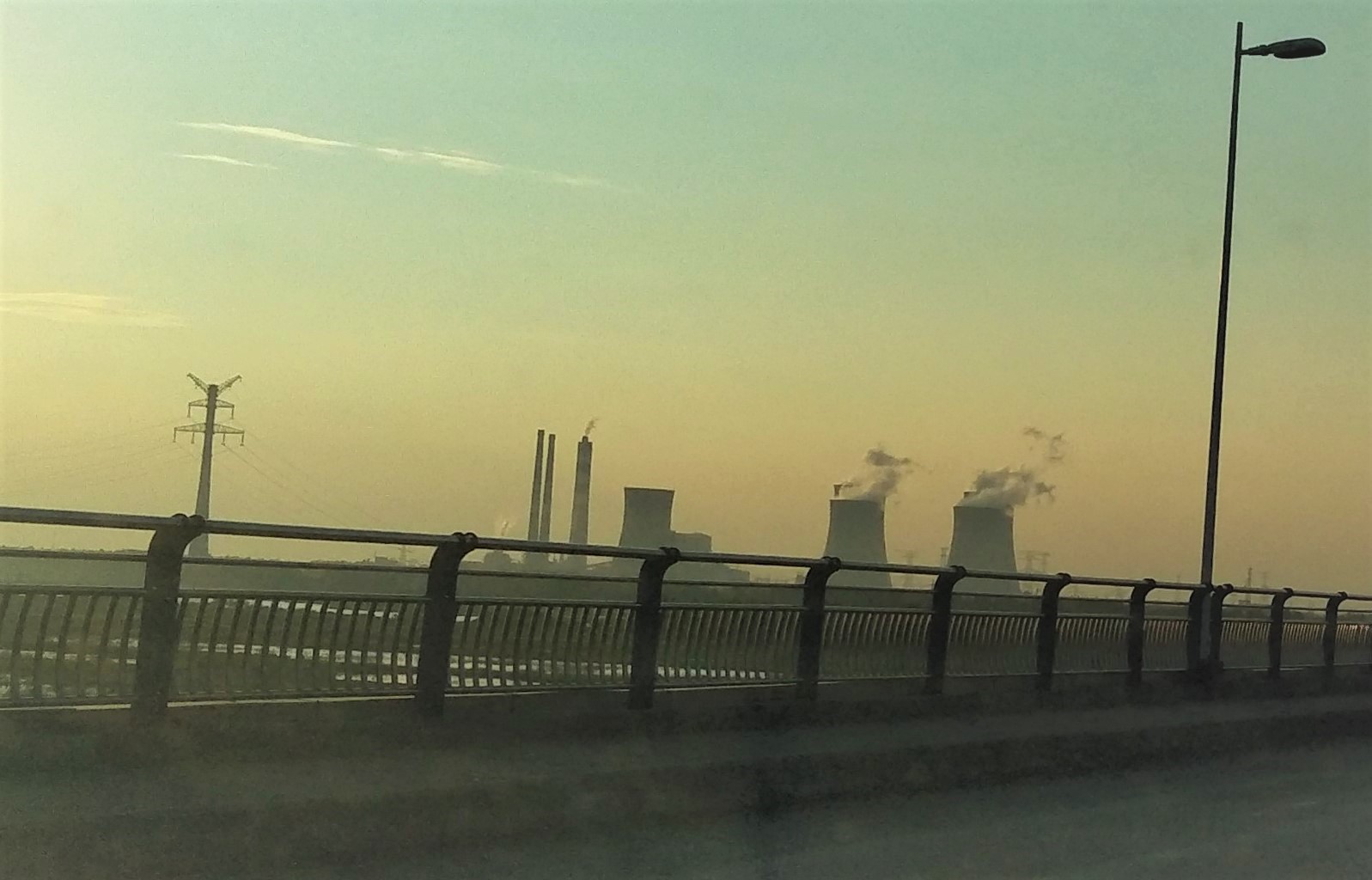 夕陽(yáng)下的平圩電廠.jpg