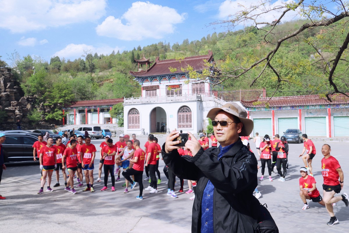 20210417鳳臺(tái)縣公安局河南派出所開展防詐騙宣傳活動(dòng)(許廣泉13505542314攝)3.jpg 20210417鳳臺(tái)縣公安局河南派出所開展防詐騙宣傳活動(dòng)(許廣泉13505542314攝)3.jpg