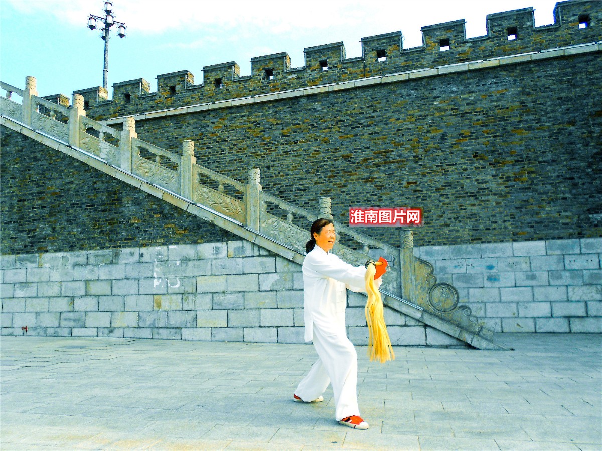 4、《晨練(一)》壽縣雙廟集鎮萬前進2021年6月22日攝于壽縣南城門 手機:15855949162_副本_副本.jpg