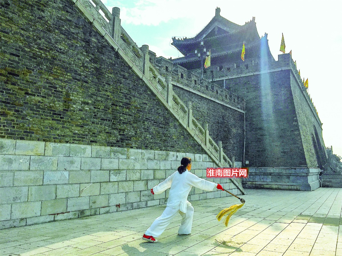 17、《晨練(三)》壽縣雙廟集鎮萬前進2021年6月22日攝于壽縣 手機:15855949162_副本_副本.jpg