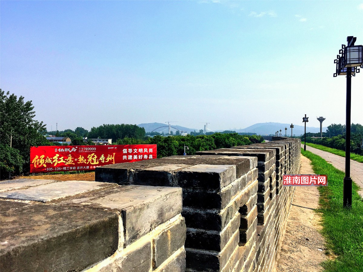 23、《城墻與八公山》壽縣雙廟集鎮萬前進2021年6月22日攝于壽縣 手機:15855949162_副本_副本.jpg