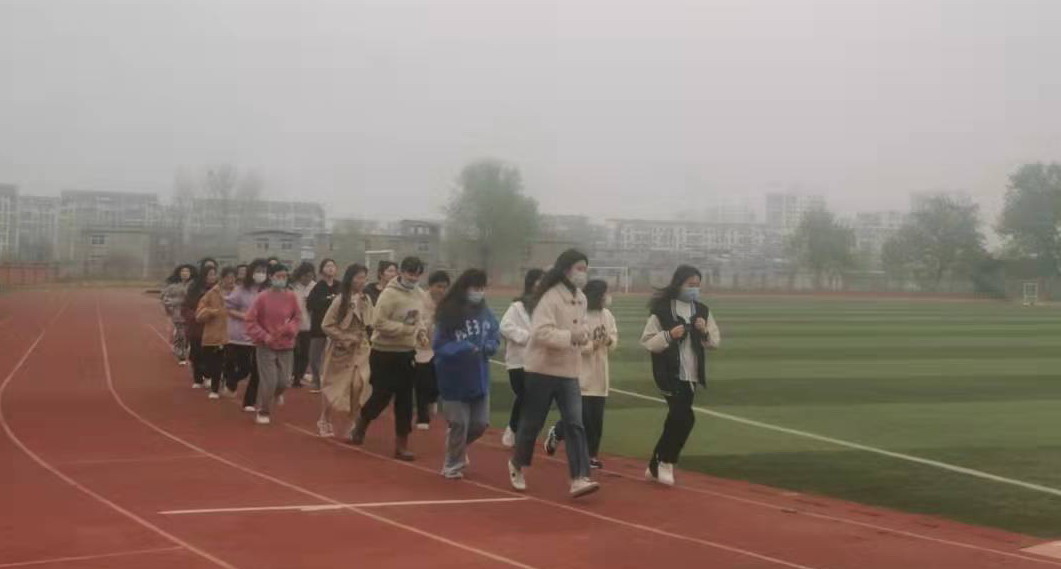 滯留學生晨跑鍛煉.jpg 滯留學生晨跑鍛煉.jpg