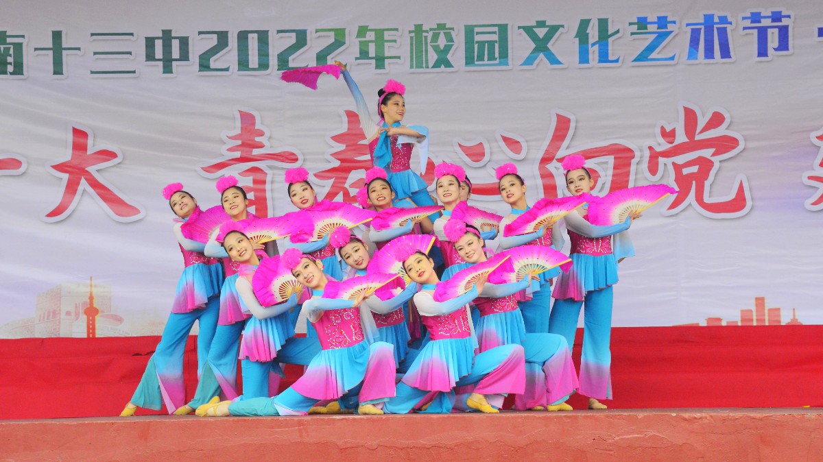 7-2我校開展“戲曲進校園”活動.jpg 7-2我校開展“戲曲進校園”活動.jpg