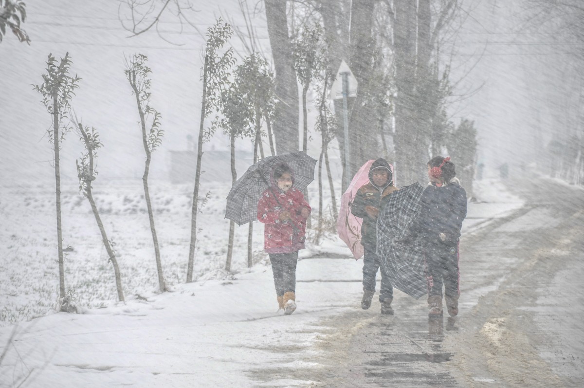 風雪上學路.jpg