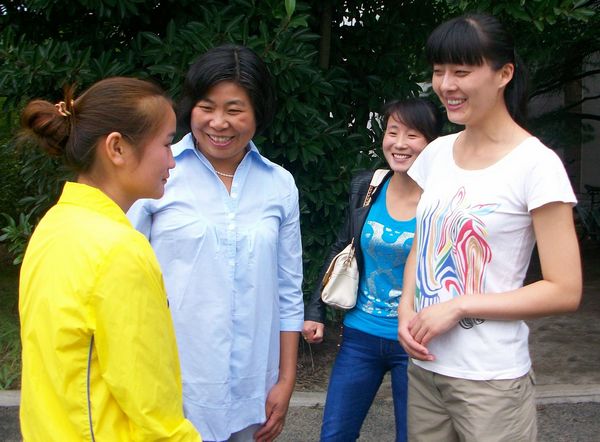 淮南市紅十字會多方聯(lián)系淮南工業(yè)學(xué)校敞開溫暖懷抱----淮南“義丐”“謝傻子”之女如愿就讀