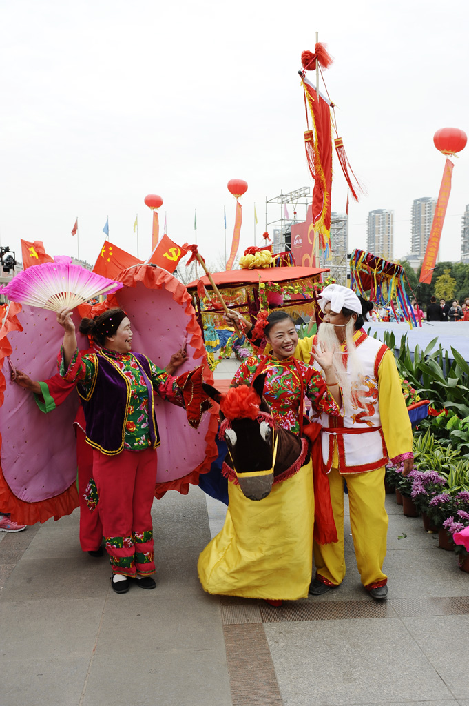 大地歡歌“普天同慶十八大 大地歡歌五彩城”主題匯演