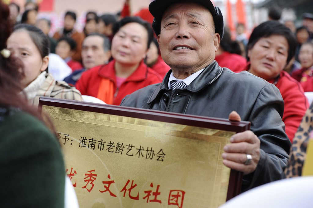 大地歡歌“普天同慶十八大 大地歡歌五彩城”主題匯演