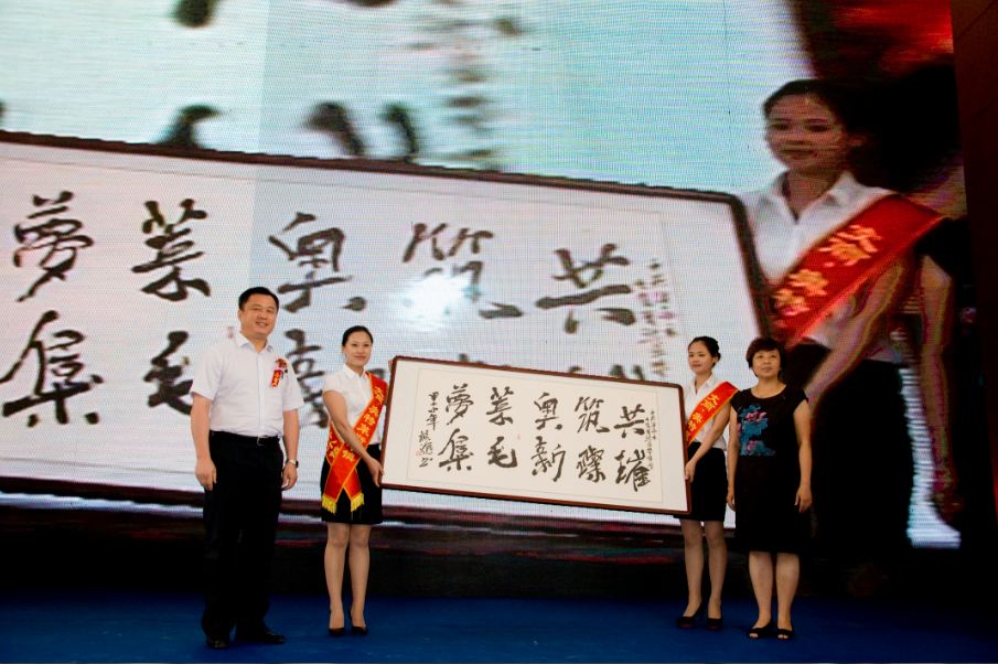 新型城鎮(zhèn)化發(fā)展論壇暨奧特萊斯小鎮(zhèn)項(xiàng)目啟動(dòng)儀式