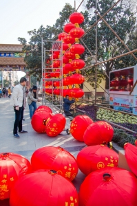 大紅燈籠掛起來！