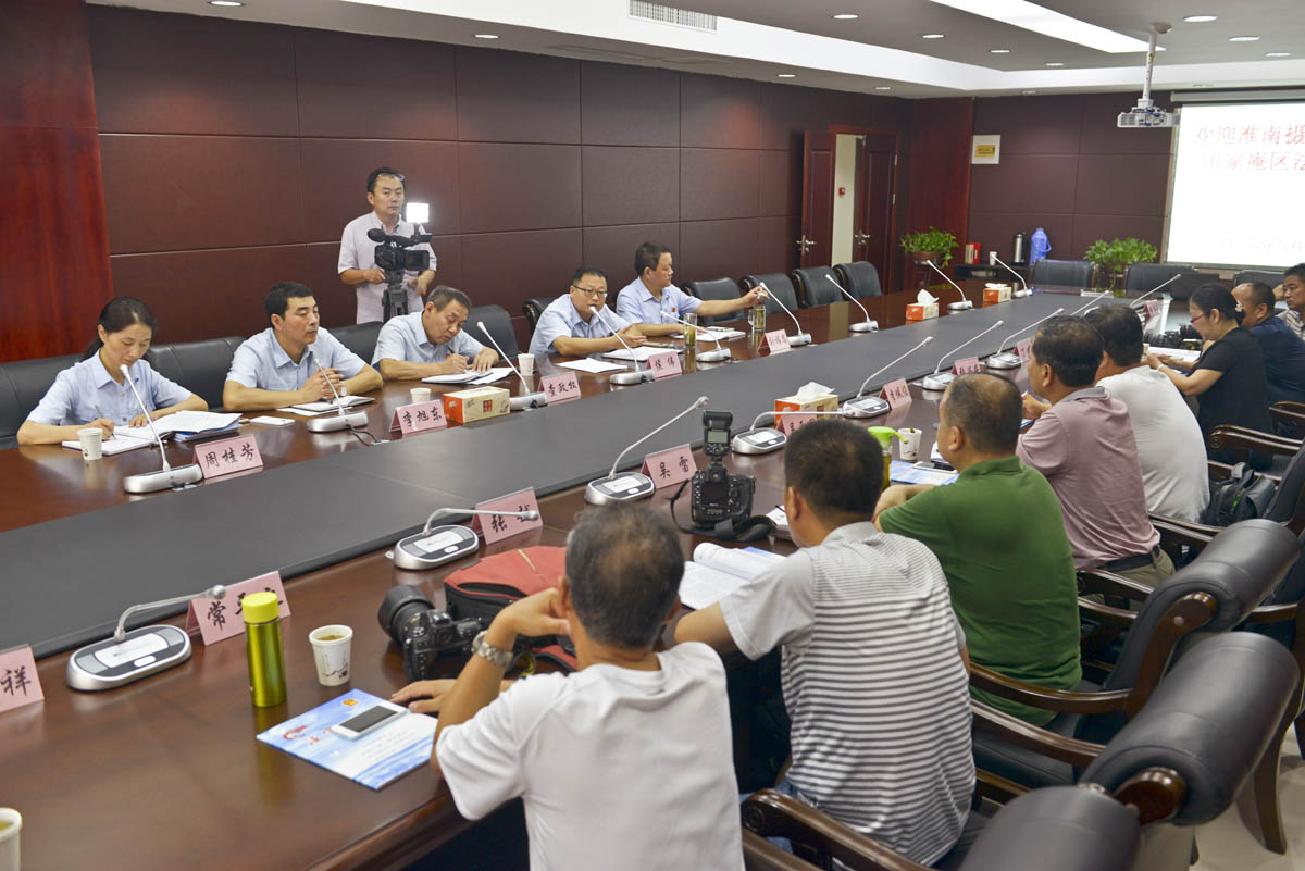 攝影家走進(jìn)法院采風(fēng)活動(dòng)
