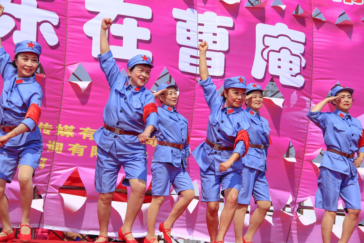 第十界中國淮南桃花,草莓節。大型活動在曹俺鎮隆重開幕